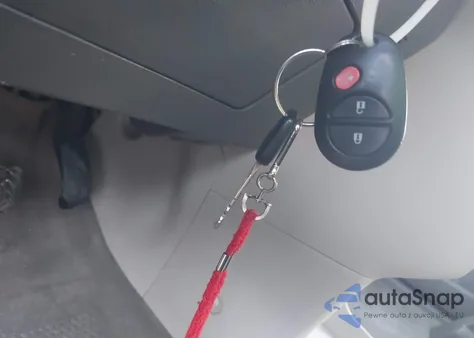 2011 Toyota Sienna Base V6 из США, поврежденный, VIN 5TDZK3DC5BS144750